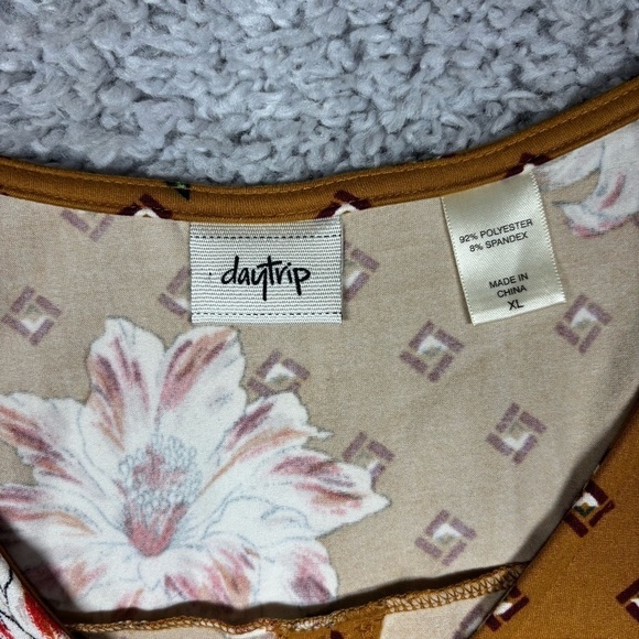 Daytrip Top Womens Extra Large Floral Hibiscus Fitted Chic Cottagecore BOHO - Picture 2 of 5